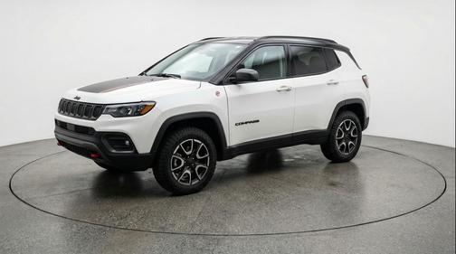 Bright White Clearcoat 2025 Jeep Compass Trailhawk