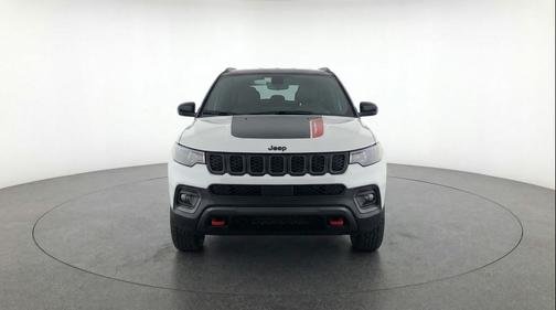 Bright White Clearcoat 2025 Jeep Compass Trailhawk