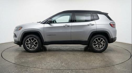Silver Zynith Metallic Clearcoat 2025 Jeep Compass Trailhawk