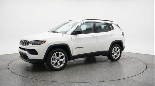 Bright White Clearcoat 2025 Jeep Compass Latitude