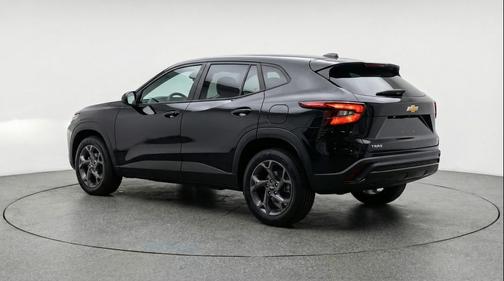 Mosaic Black Metallic 2025 Chevrolet Trax LT