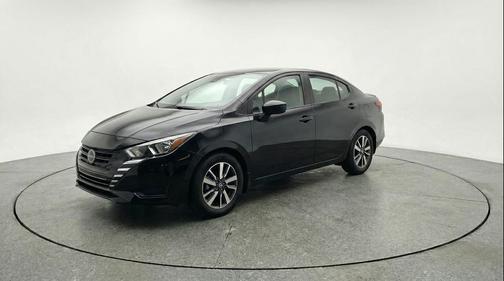 Super Black 2025 Nissan Versa 1.6 SV