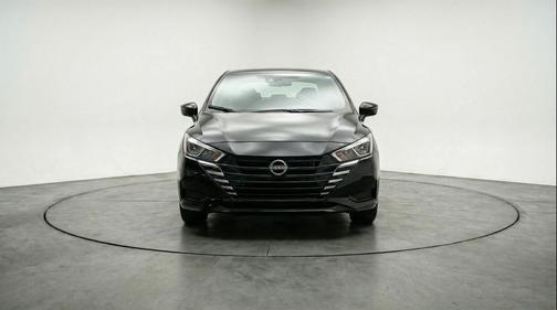 Super Black 2025 Nissan Versa 1.6 SV