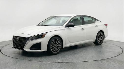 Glacier White 2025 Nissan Altima SV FWD
