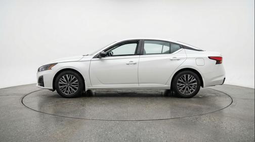 Glacier White 2025 Nissan Altima SV FWD