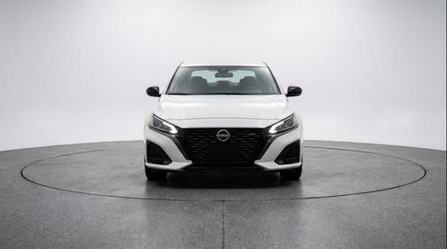 Glacier White 2025 Nissan Altima SV FWD