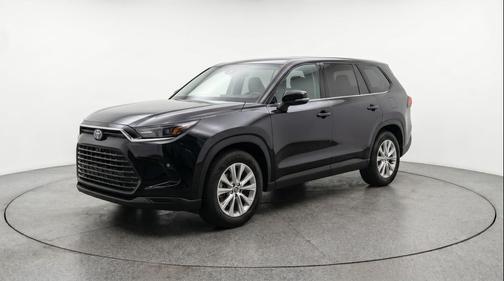 Midnight Black Metallic 2025 Toyota Highlander LE