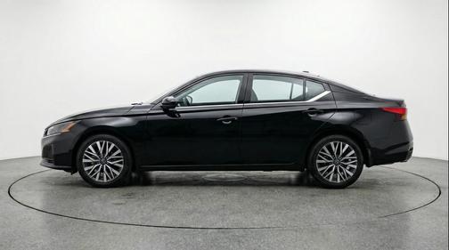 Super Black 2025 Nissan Altima SV FWD