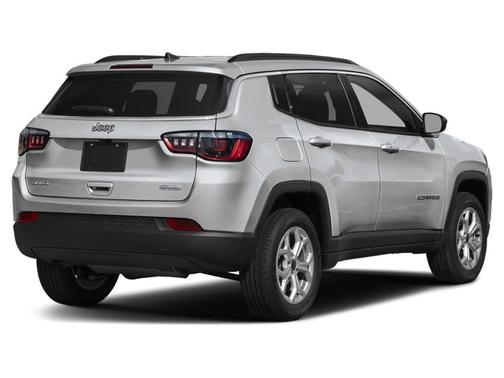 Silver Zynith Metallic Clearcoat 2025 Jeep Compass Latitude