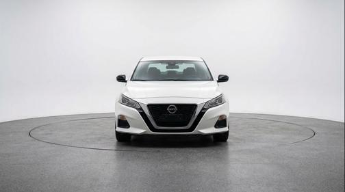 Glacier White 2025 Nissan Altima SV FWD