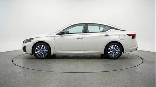 Glacier White 2025 Nissan Altima SV FWD