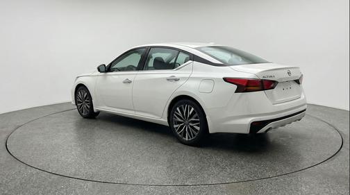 Glacier White 2025 Nissan Altima SV FWD