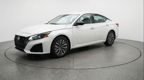 Glacier White 2025 Nissan Altima SV FWD