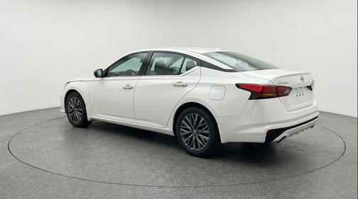 Glacier White 2025 Nissan Altima SV FWD