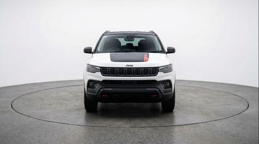 Bright White Clearcoat 2025 Jeep Compass Trailhawk