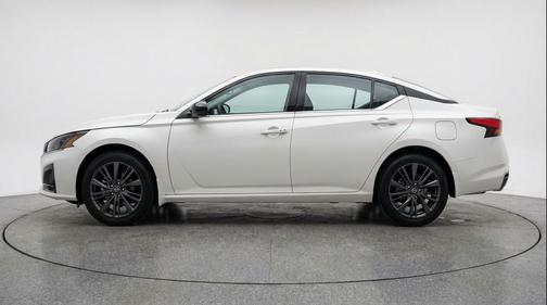 Glacier White 2025 Nissan Altima SV FWD