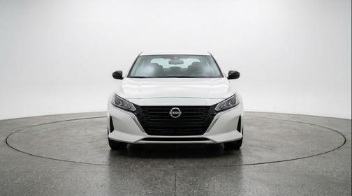 Glacier White 2025 Nissan Altima SV FWD