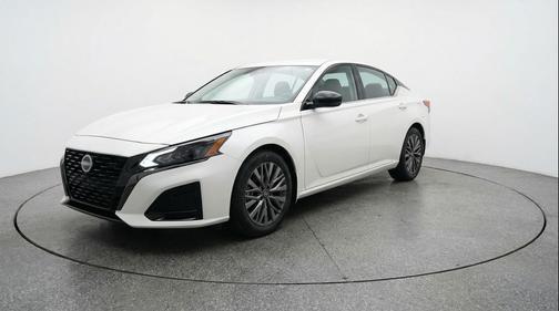 Glacier White 2025 Nissan Altima SV FWD