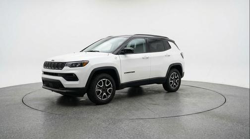 Bright White Clearcoat 2025 Jeep Compass Trailhawk
