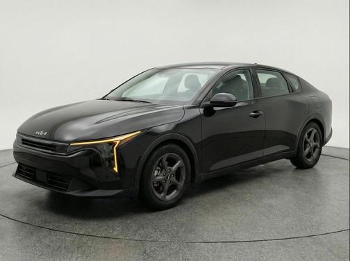 Aurora Black Pearl 2025 Kia K4 LXS