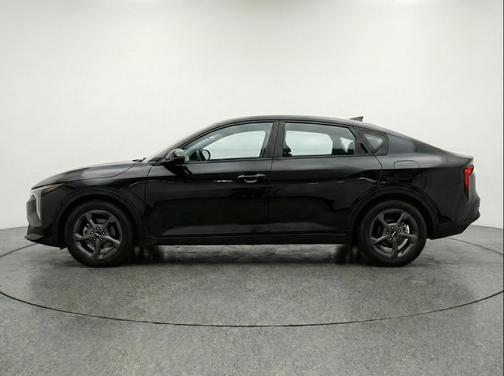 Aurora Black Pearl 2025 Kia K4 LXS