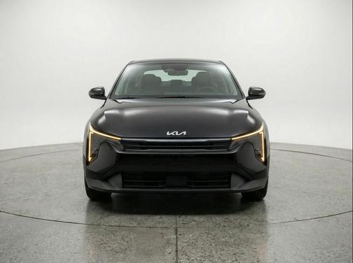 Aurora Black Pearl 2025 Kia K4 LXS