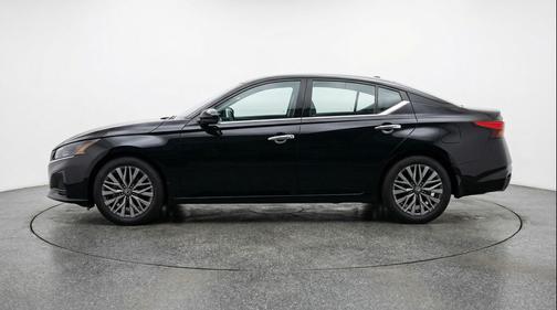 Super Black 2025 Nissan Altima SV FWD