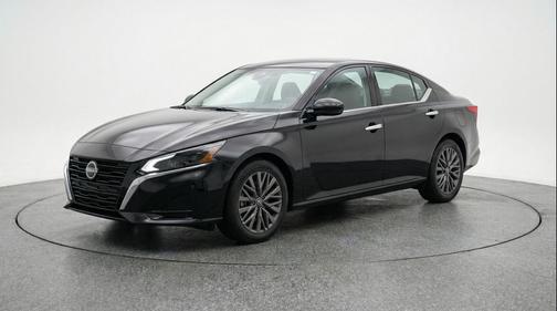 Super Black 2025 Nissan Altima SV FWD