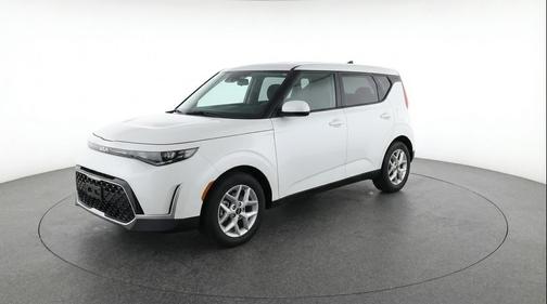 Snow White Pearl 2025 Kia Soul LX