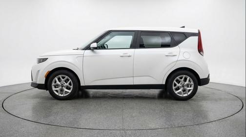 Snow White Pearl 2025 Kia Soul LX