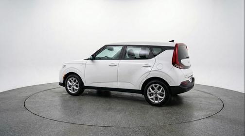 Snow White Pearl 2025 Kia Soul LX