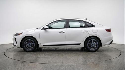 Snow White Pearl 2025 Kia K4 LXS