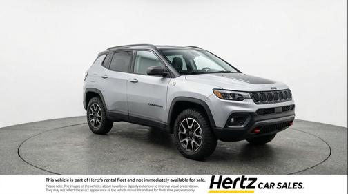 Silver Zynith Metallic Clearcoat 2025 Jeep Compass Trailhawk