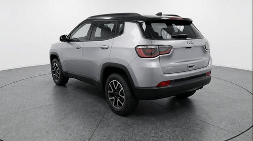 Silver Zynith Metallic Clearcoat 2025 Jeep Compass Trailhawk