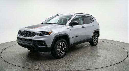 Silver Zynith Metallic Clearcoat 2025 Jeep Compass Trailhawk