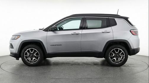 Silver Zynith Metallic Clearcoat 2025 Jeep Compass Trailhawk