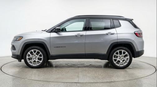 Silver Zynith Metallic Clearcoat 2025 Jeep Compass Limited