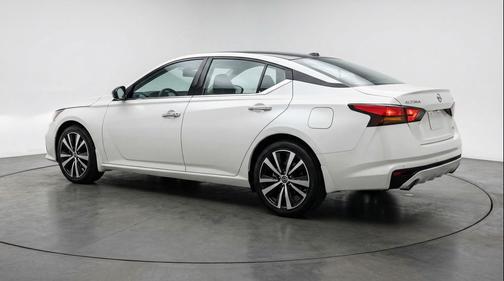 Glacier White 2025 Nissan Altima SV FWD