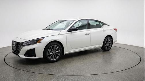Glacier White 2025 Nissan Altima SV FWD