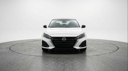 Glacier White 2025 Nissan Altima SV FWD