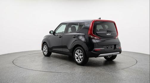 Fusion Black 2025 Kia Soul LX