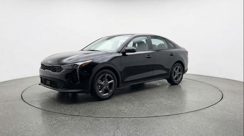 Aurora Black Pearl 2025 Kia K4 LXS
