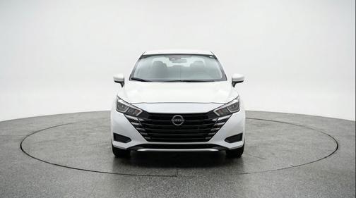 Aspen White Tricoat 2025 Nissan Versa 1.6 SV