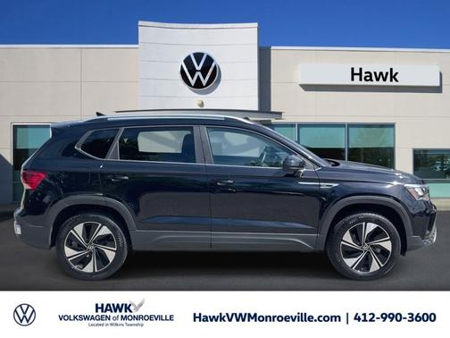 Deep Black Pearl Effect 2024 Volkswagen Taos 1.5T SE
