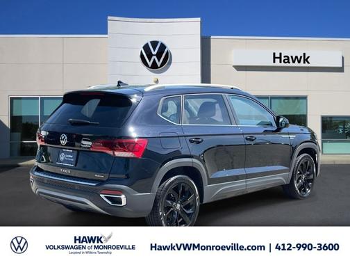 Deep Black Pearl Effect 2023 Volkswagen Taos 1.5T SE