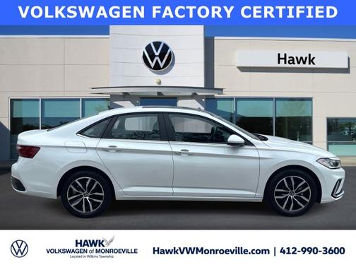 Opal White Pearl Effect 2025 Volkswagen Jetta 1.5T SE