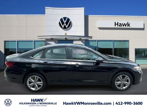 Deep Black Pearl Effect 2022 Volkswagen Jetta 1.5T SE