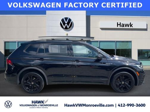 Deep Black Pearl Effect 2024 Volkswagen Tiguan 2.0T SE R-Line Black