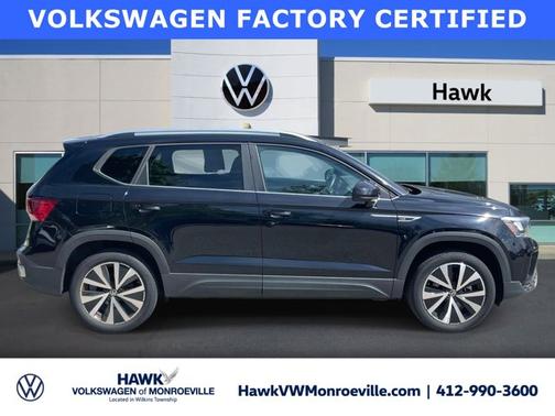 Deep Black Pearl Effect 2022 Volkswagen Taos 1.5T SE