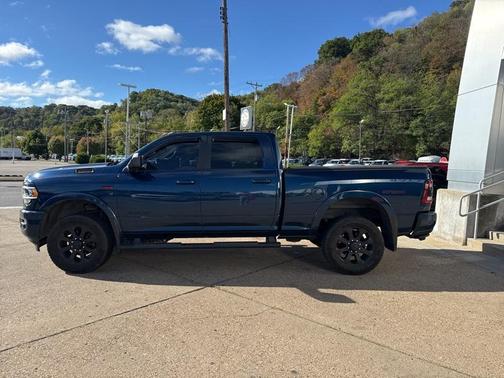 2022 RAM 2500 Laramie Crew Cab 4x4 6'4' Box